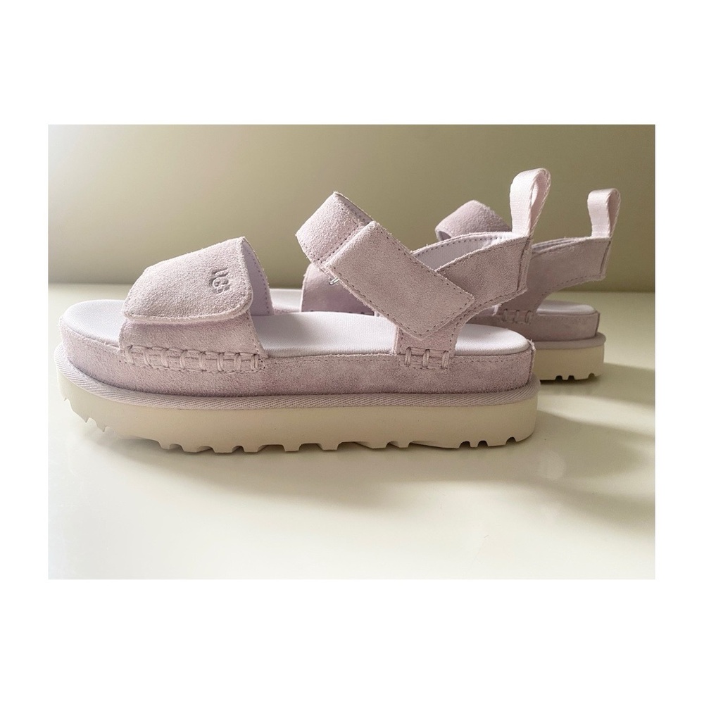 UGG Women’s Goldenstar Platform Sandals Sz 6 in Bay Fog Color